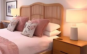 Between The City And The Sea W/ King Size Bed